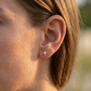 Mona Huggie Earring