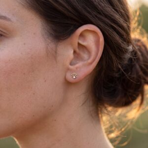 Naia Huggie Earring